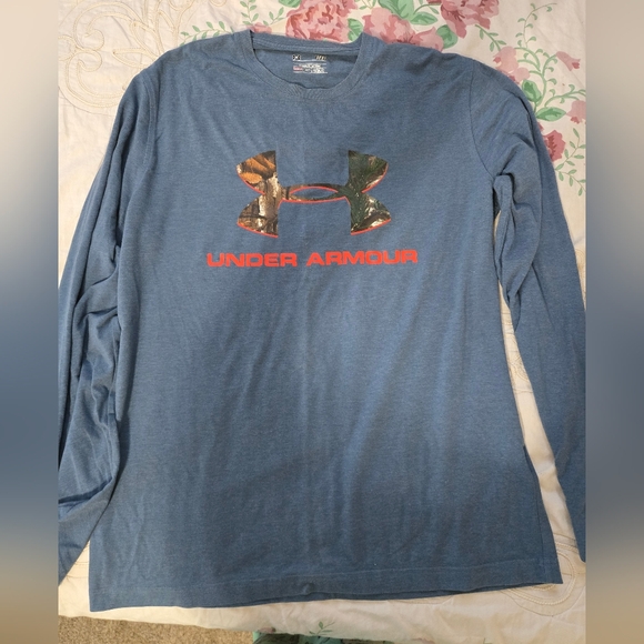 Under Armour Men's Long Sleeve Shirt in Blue with Red Logo - Picture 1 of 2